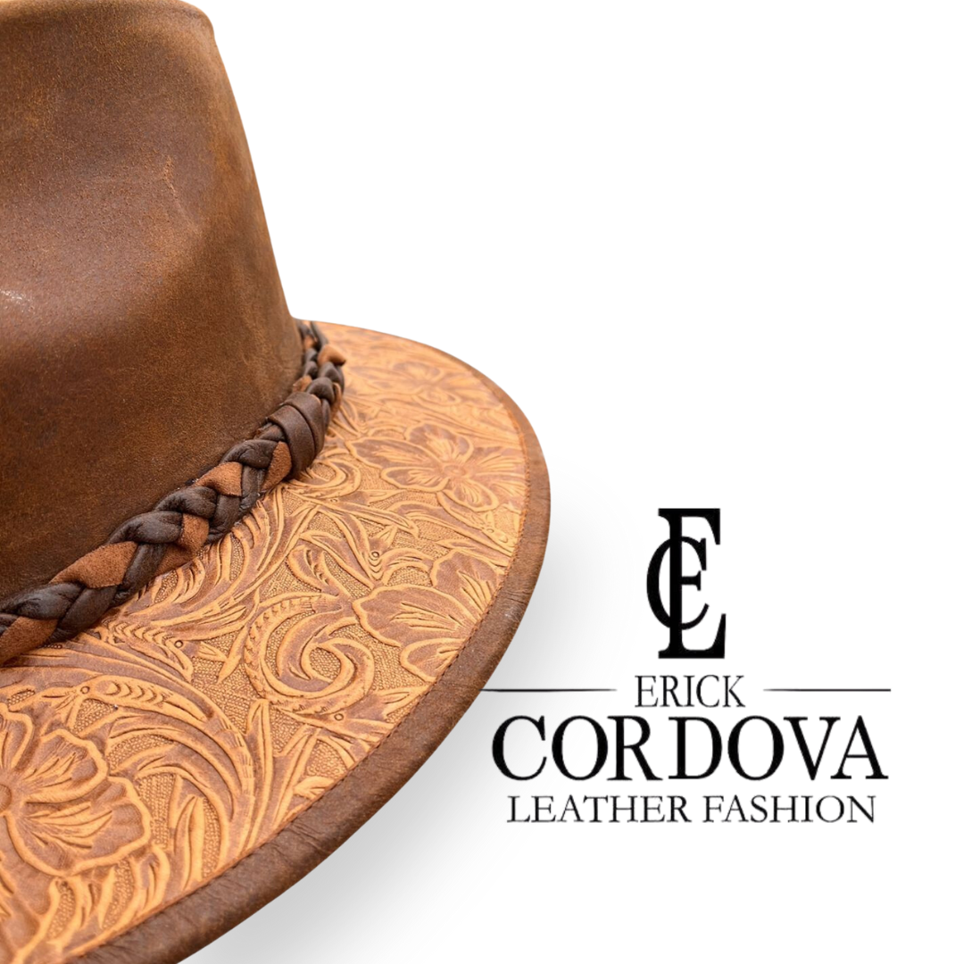 sombrero de piel con diseño floral café
